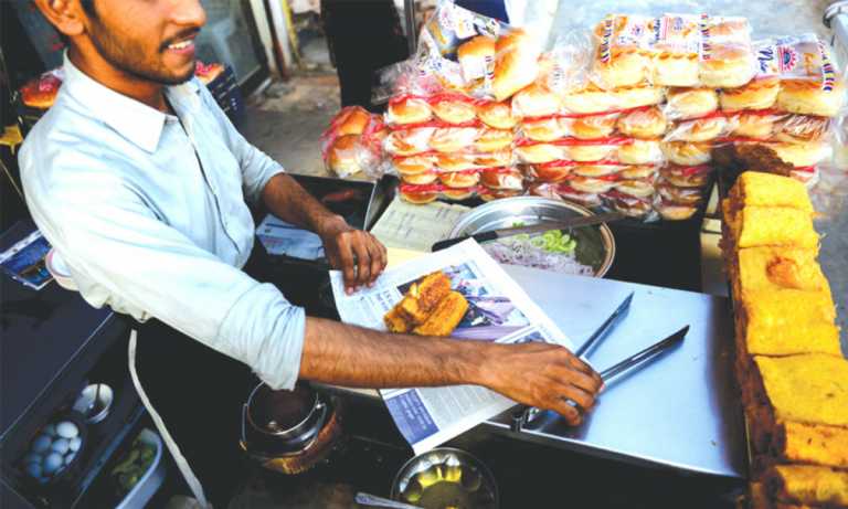 DO YOU KNOW? EATING FOOD WRAPPED IN A NEWSPAPER CAN BE HARMFUL TO YOUR HEALTH