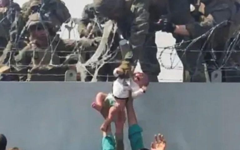 A Heart Wrenching Scene at The Kabul Airport; Afghan Women Throw Babies Over Barbed Wire at Kabul airport Asking British Soldiers To Take Them