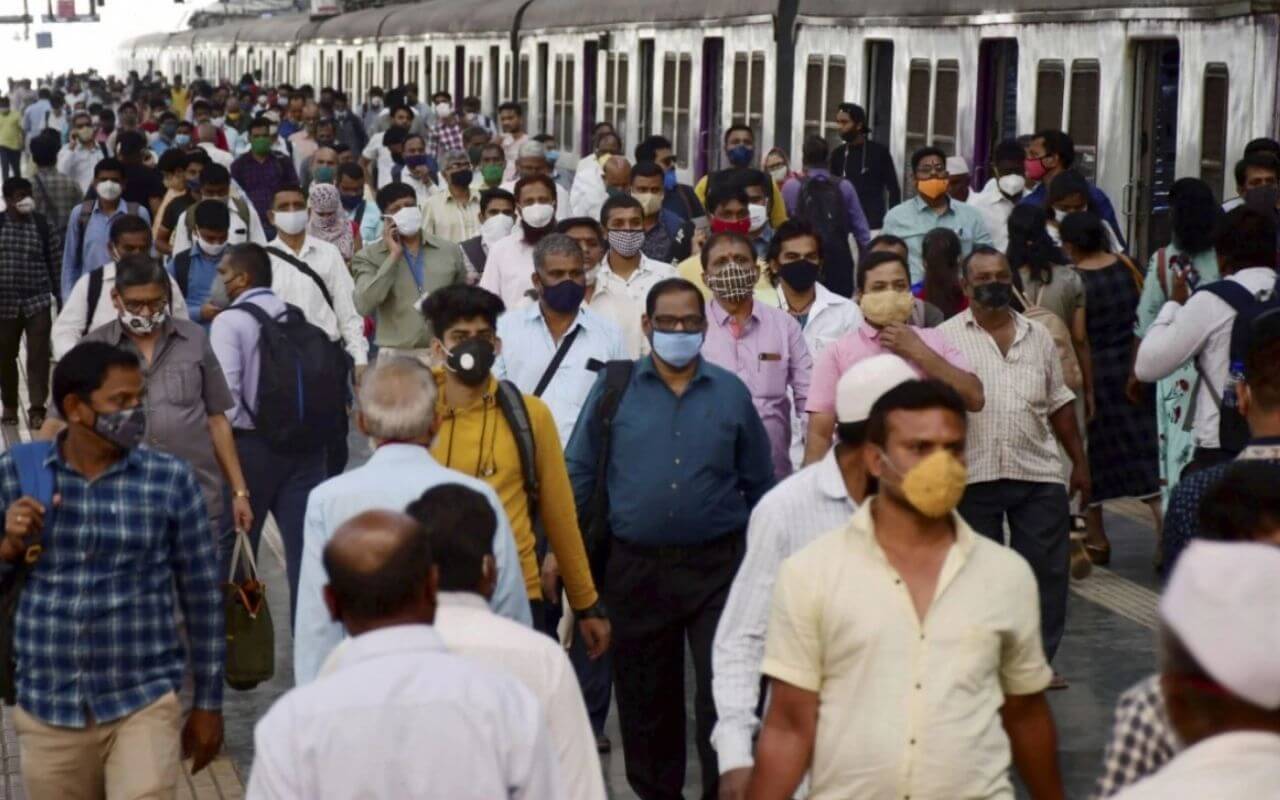Traveling In Mumbai Local