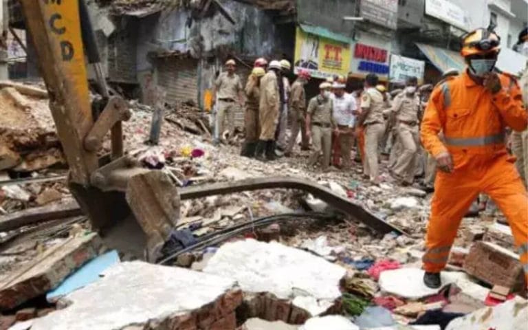 Building in Delhi’s Sabzi Mandi Area Collapsed